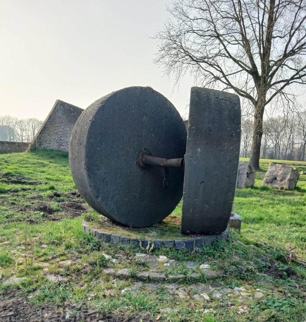 Authentieke kruidmolenstenen 170 cm, Ophalen