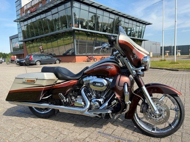 Harley-Davidson FLHXSE CVO STREETGLIDE FLHXS (bj 2011), Motoren, Motoren | Harley-Davidson, Dopplerlaan 26
9207 HC  Drachten, NL