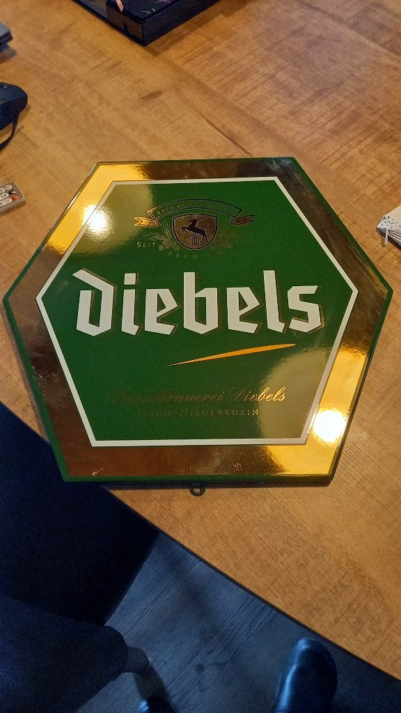 Diebels bord, Verzamelen, Biermerken, Ophalen, Zo goed als nieuw, Reclamebord, Plaat of Schild, Overige merken