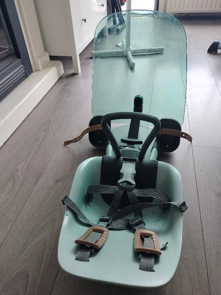 Fietsstoeltje voorzit van URBAN Iki met een adapter te koop., Ophalen, Voetsteuntjes, Zo goed als nieuw, Urban Iki