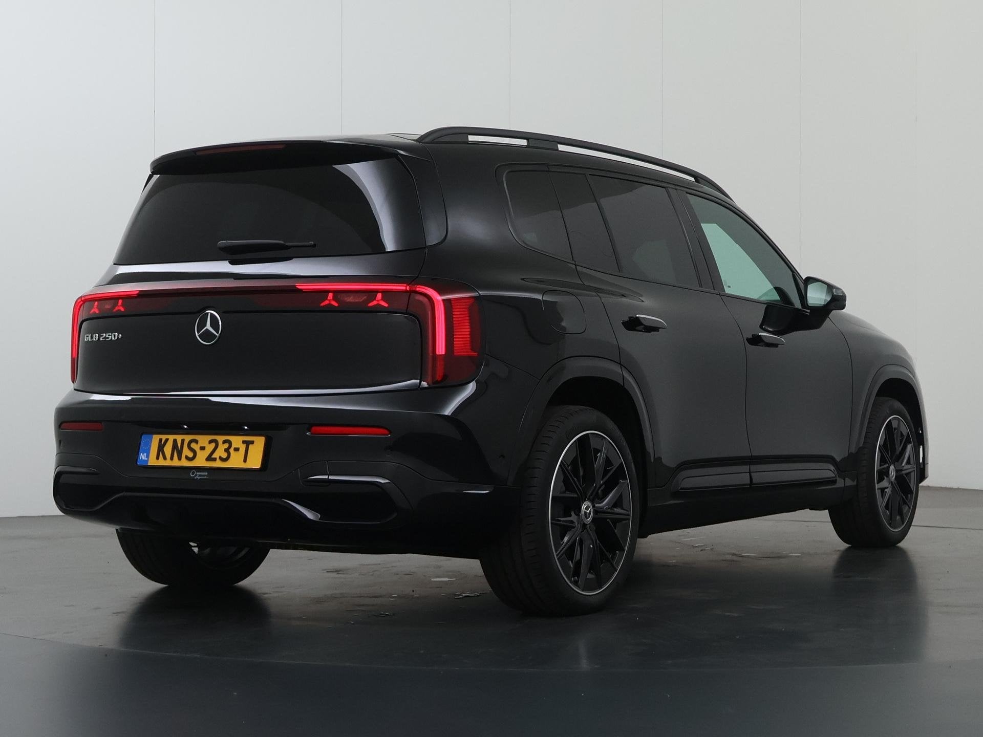 Mercedes-Benz GLB 250+ Business Solution AMG 85.5 kWh | Prem, 2095 kg, Achterwielaandrijving, Zwart, 607 km