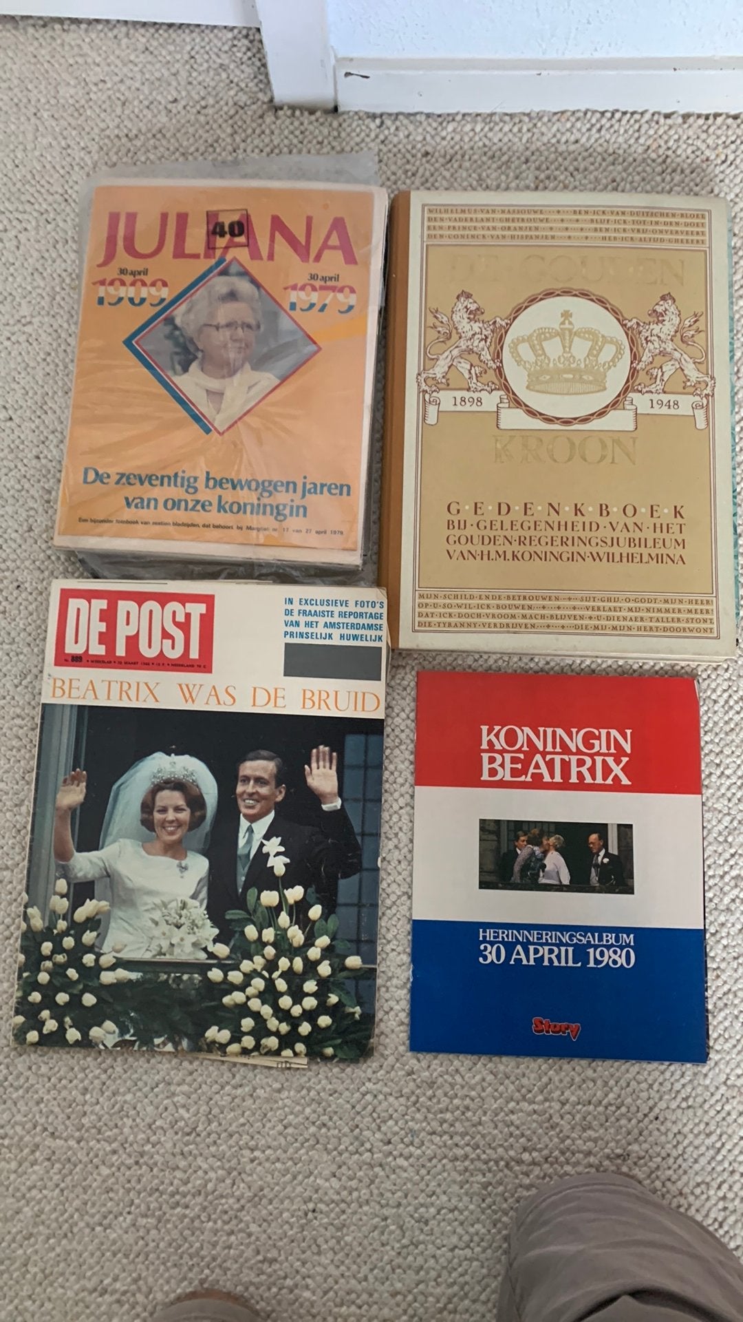 gedenkboek wilhelmina, tijdschriften koningshuis en knipsels, Ophalen of Verzenden, Gebruikt, Tijdschrift of Boek