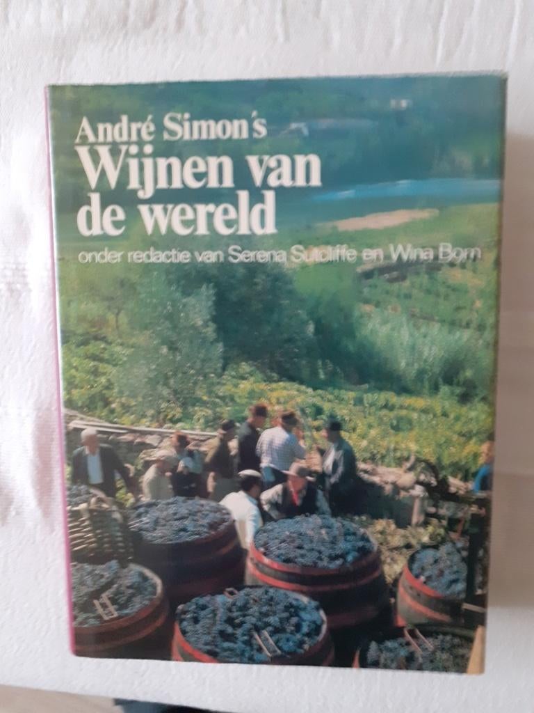 WIJNEN VAN DE WERELD – ANDRE SIMONS, Ophalen of Verzenden, Frankrijk, Overige typen