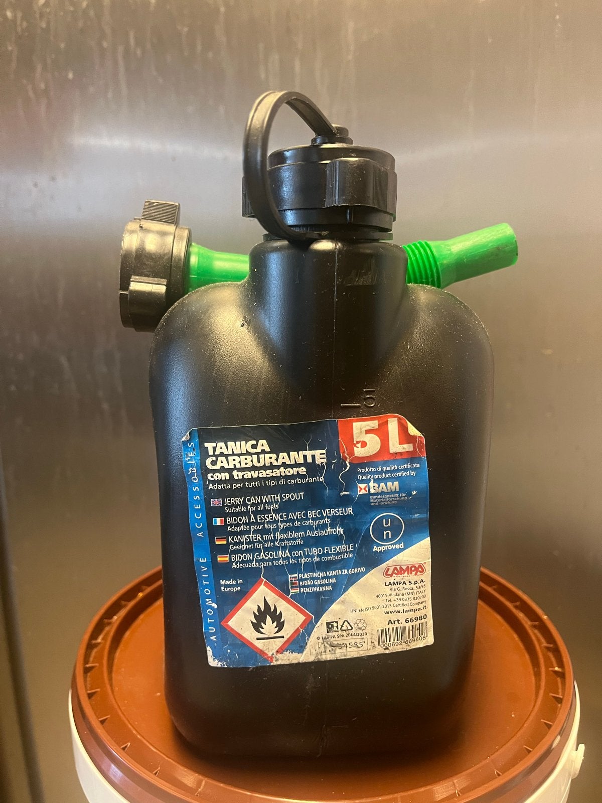 5L Jerrycan met schenktuit, Ophalen