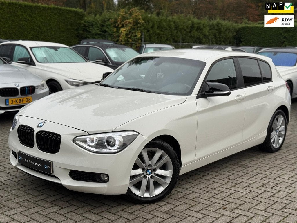 BMW 1-serie 116i Business|Nieuwe Ketting + Klepseals|Navigat, 1-Serie, Gebruikt, Zwart, 4 cilinders