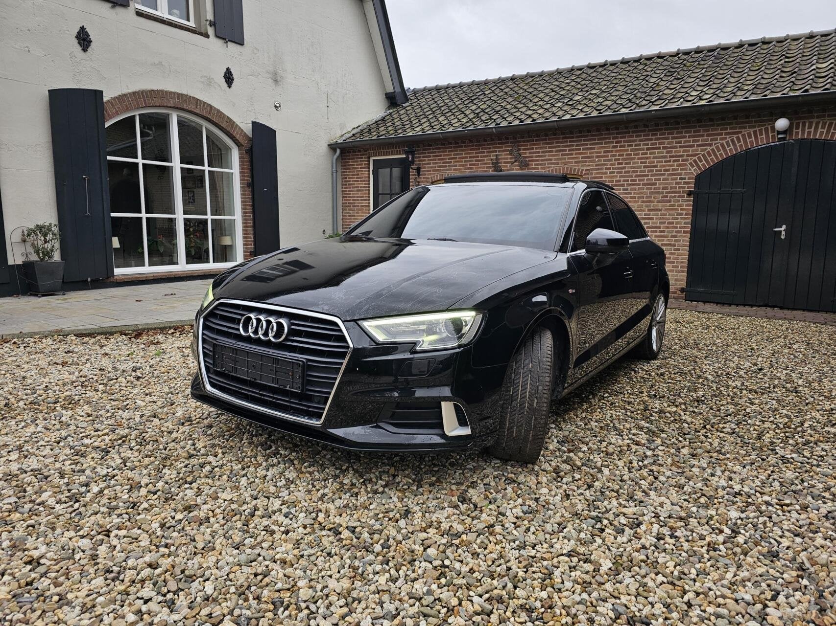 Audi A3 Limousine 40 TFSI s-line | 190pk | Leer | Dealero.., Gebruikt, 1984 cc, Leder, Bedrijf