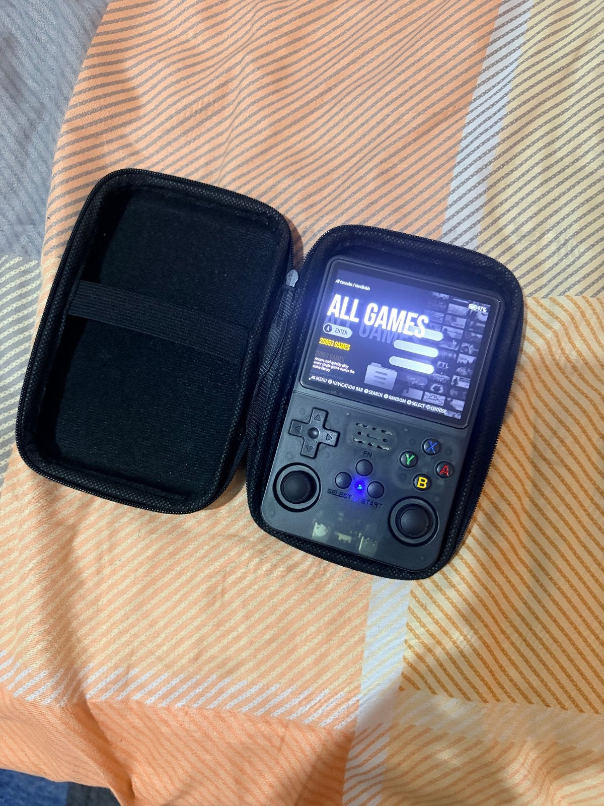 Retro Game Console R36S(128gb)met Hoesje en screen protector, Spelcomputers en Games, Spelcomputers | Overige, Zo goed als nieuw