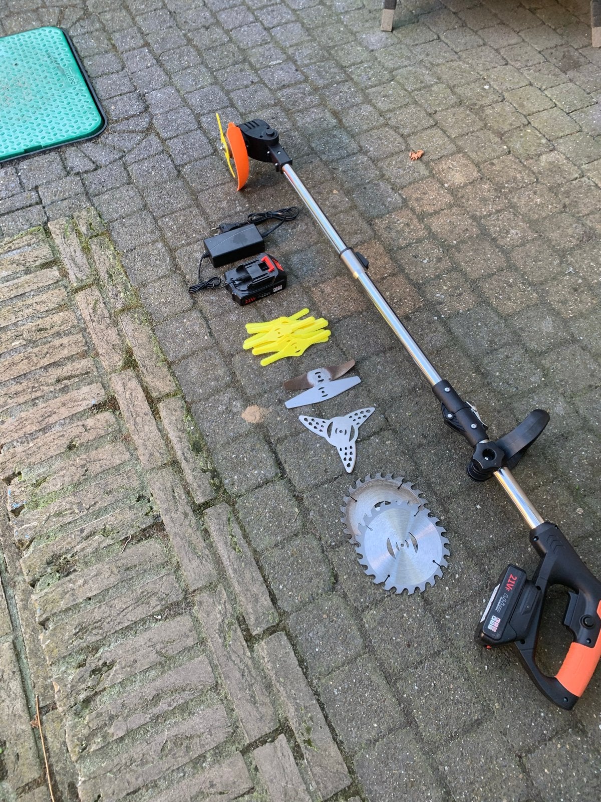Accu grastrimmer/bosmaaier met diverse opzetstukken, Tuin en Terras, Grasmaaiers, Cirkelmaaier, Accu-grasmaaier, Ophalen of Verzenden