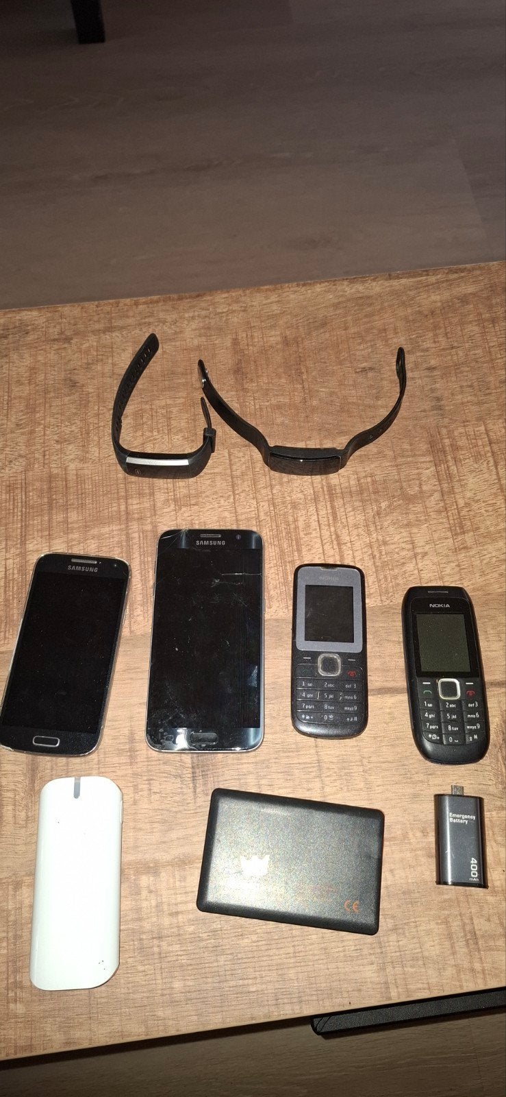 oude telefoons, trackers en batterijen, Ophalen, Zwart