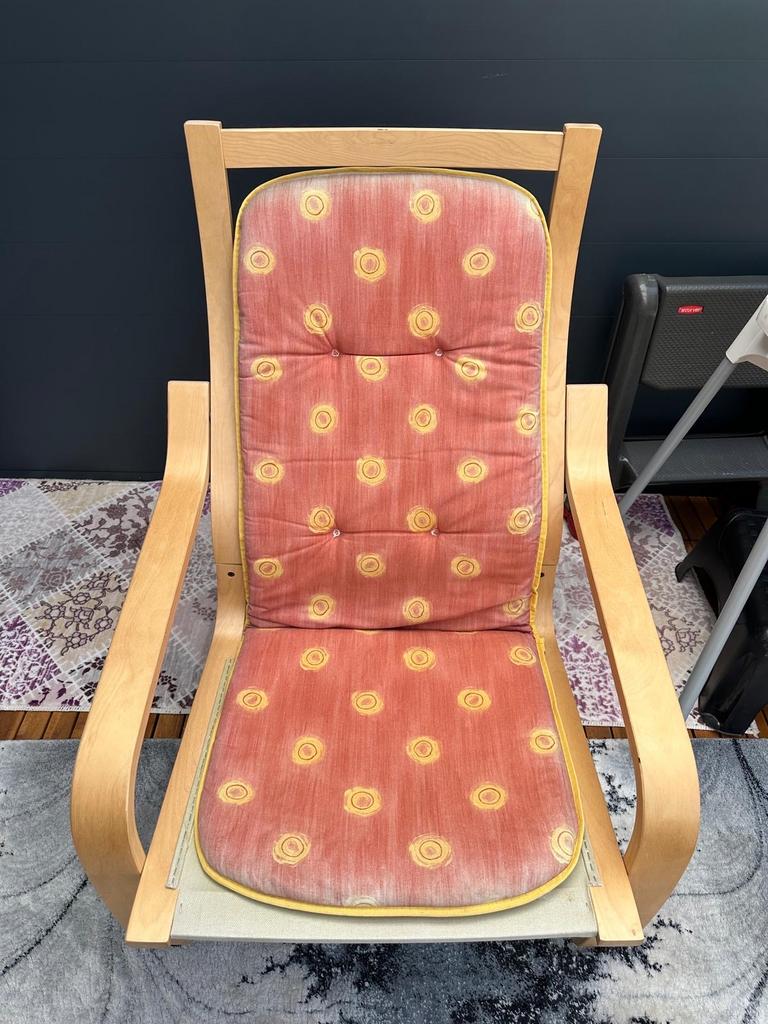 Comfortabele wipstoel met houten frame, Huis en Inrichting, Stoelen, Gebruikt, Overige kleuren, Ophalen of Verzenden, Eén
