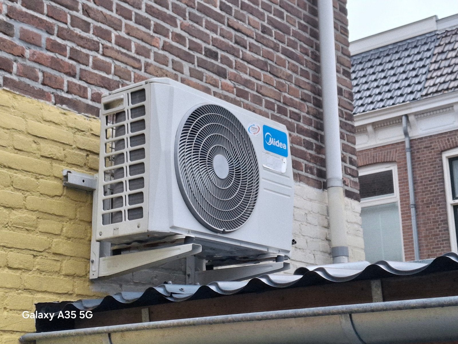 Midea split airco unit, Ophalen, Afstandsbediening, Koelen en Ontvochtigen, 3 snelheden of meer