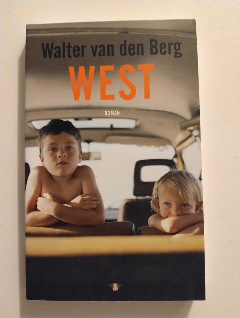 West, Gelezen, Nederland, Walter van den Berg, Ophalen of Verzenden