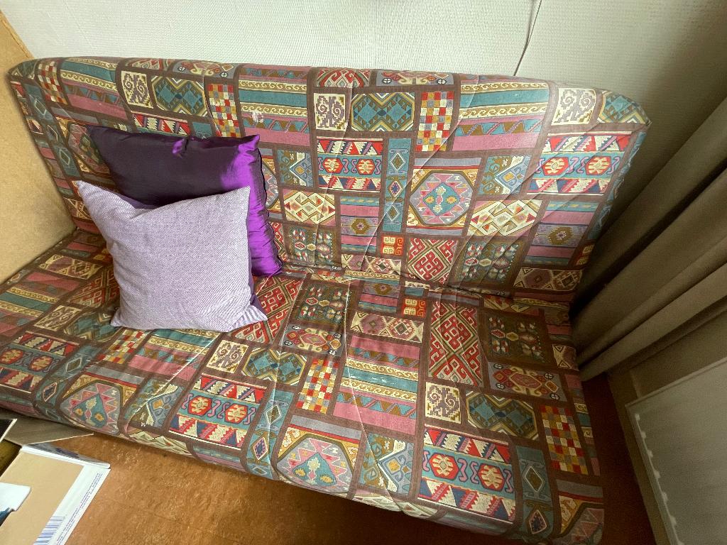 Kleurrijke bedbank 2 persoons, Ophalen, Gebruikt, Tweepersoons, 140 cm