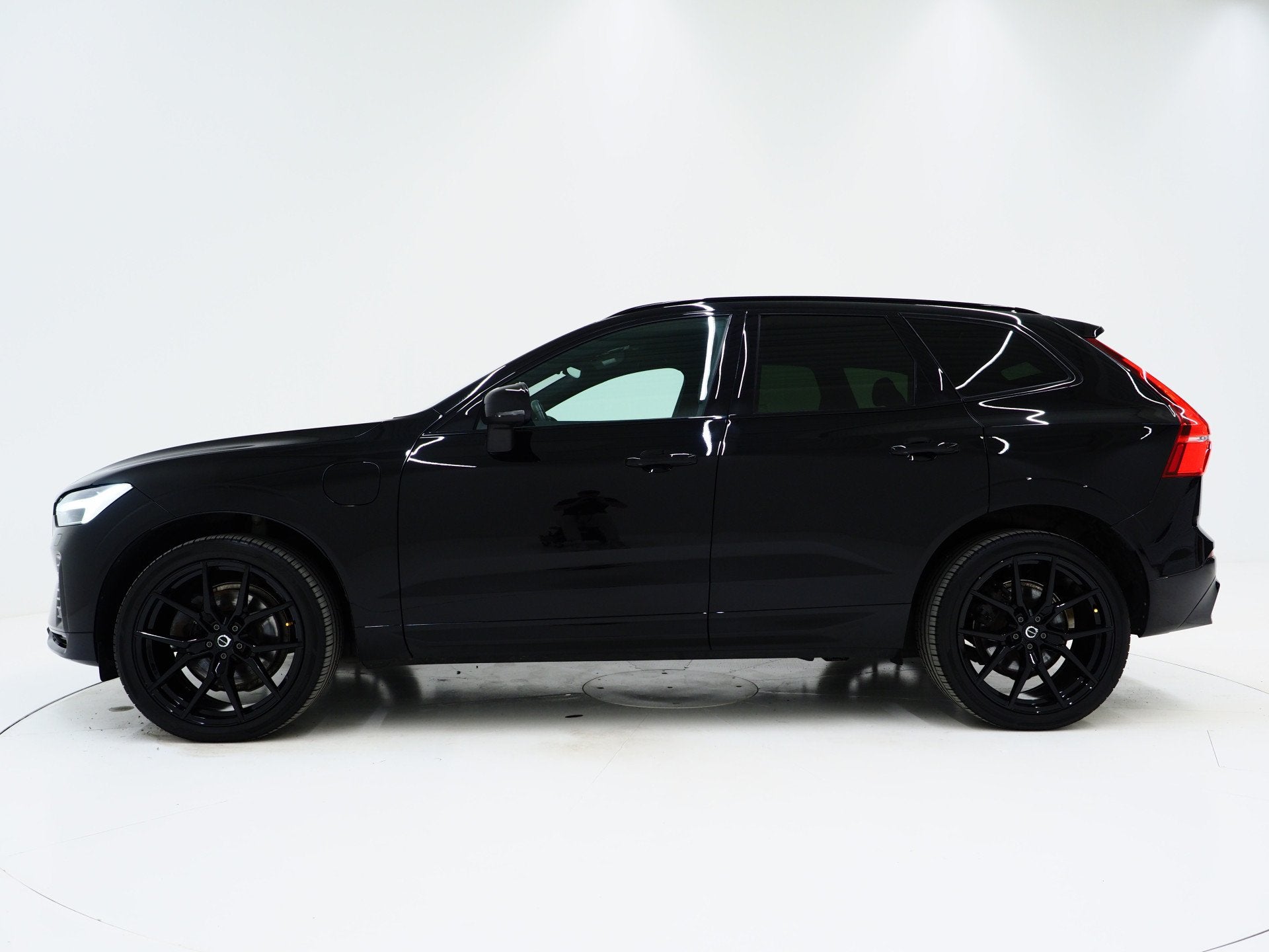 Volvo XC60 2.0 T6 Plug-in hybrid AWD Plus Black Edition | Lo, Automaat, Gebruikt, 4 cilinders, 1969 cc