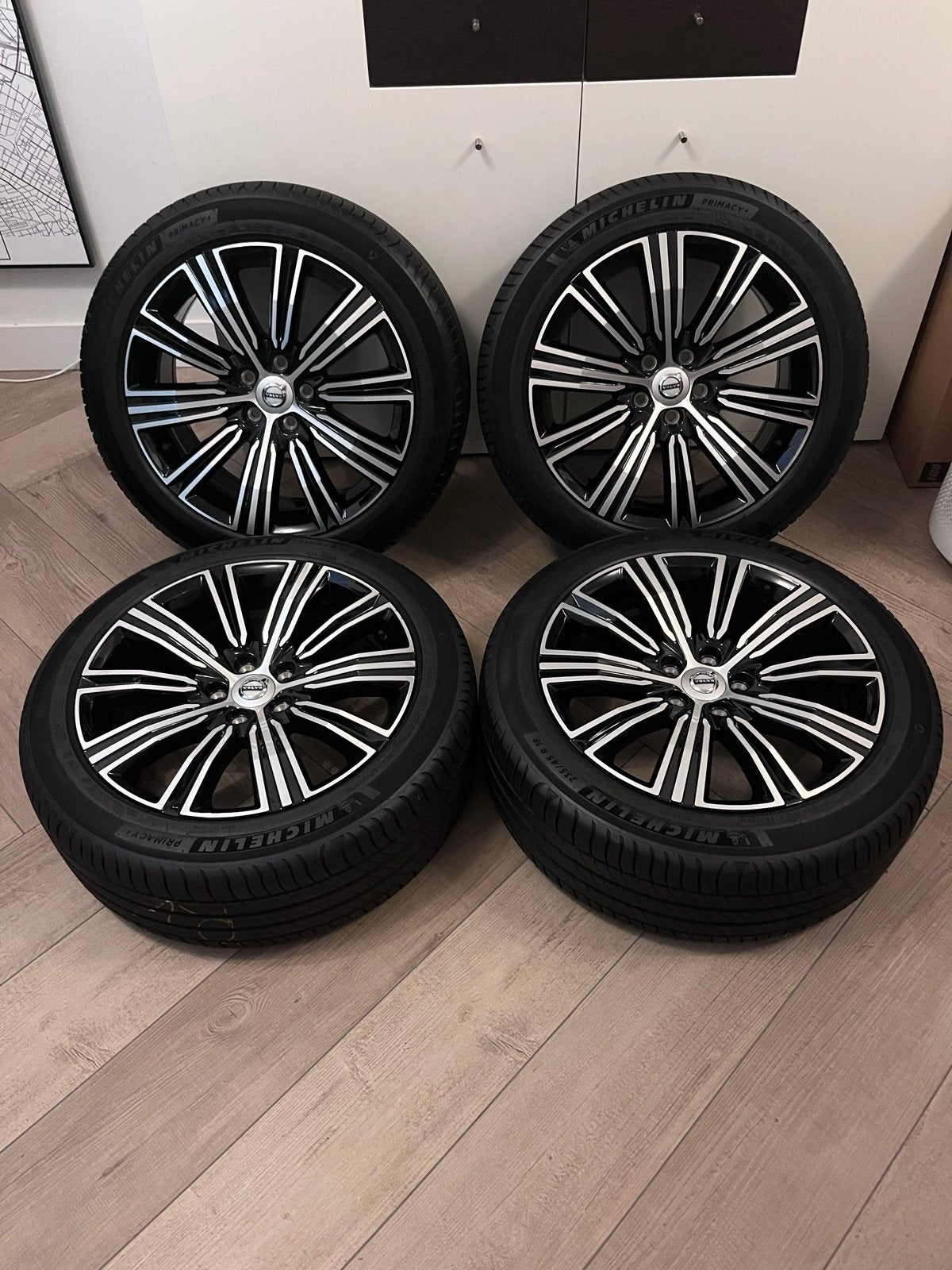 Set van 4 Volvo velgen met Michelin zomerbanden 235/45 R18, Auto-onderdelen, Ophalen, 18 inch, Gebruikt, Banden en Velgen