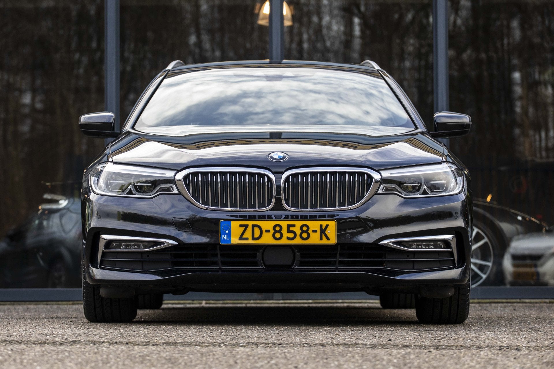Foto 2 van BMW 5 Serie Touring 520i High Executive