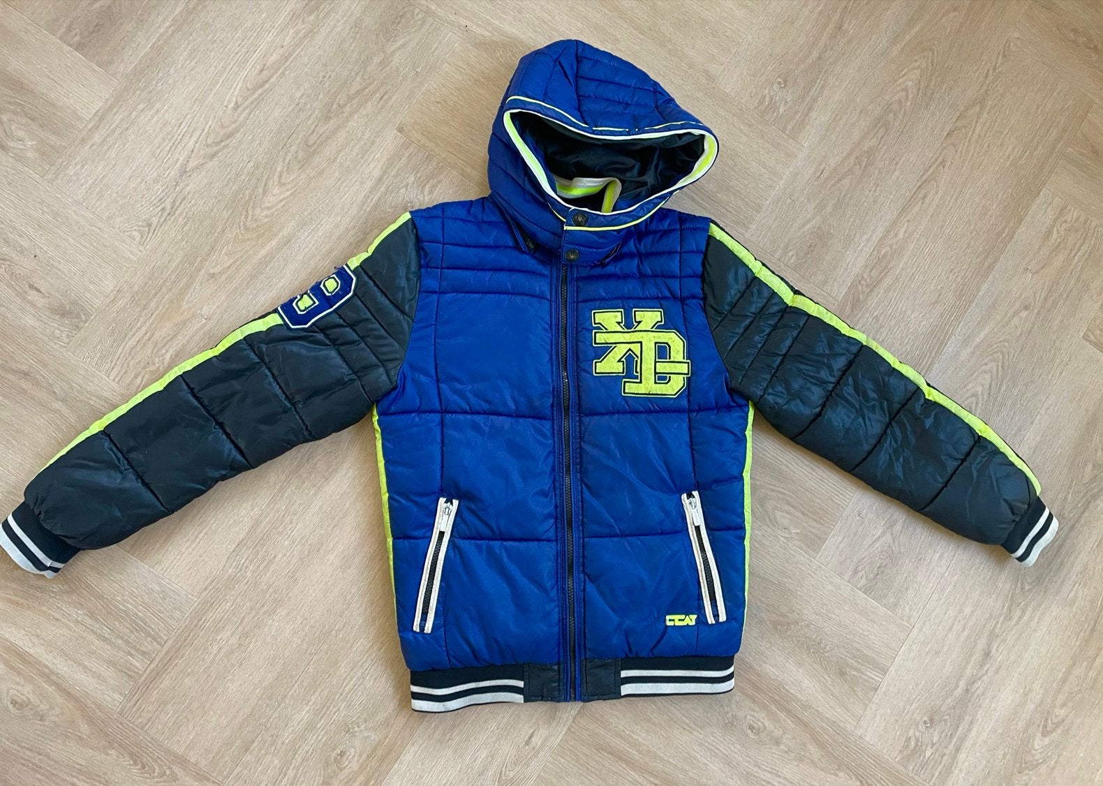 Stoere warme winterjas met capuchon maat 164, Verzenden, Zo goed als nieuw, Jongen, Jas