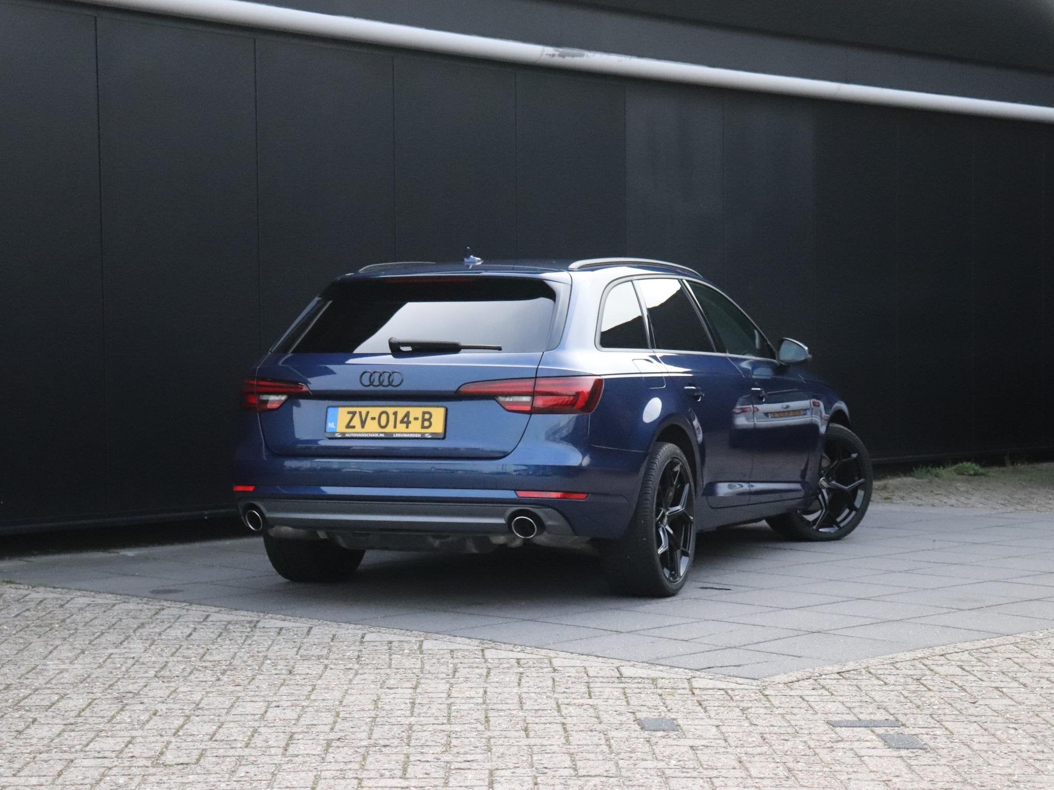 Audi A4 Avant 2.0 TFSI g-tron Design Pro Line Plus | LEDER |, Auto's, Gebruikt, Blauw, A4, Leder