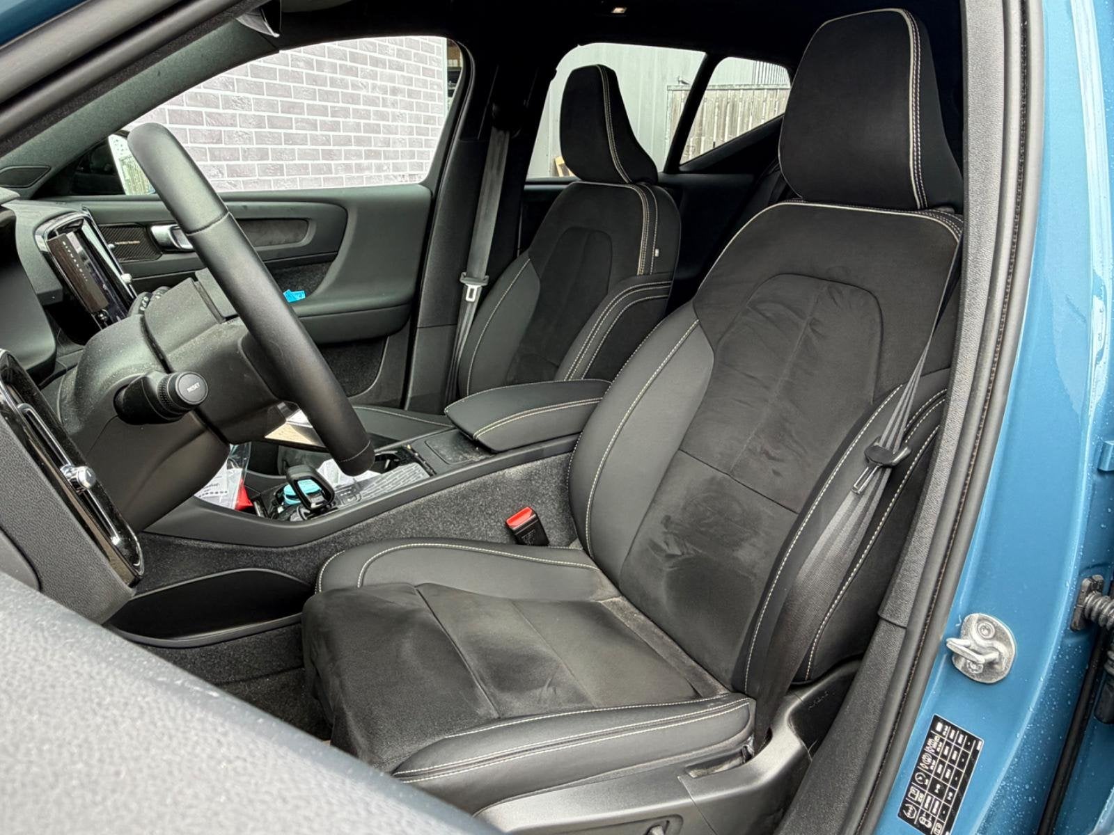 Volvo XC40 Recharge Twin Ultimate 82 kWh | Trekhaak | Harman, Auto's, 82 kWh, Blauw, Leder en Stof, Origineel Nederlands