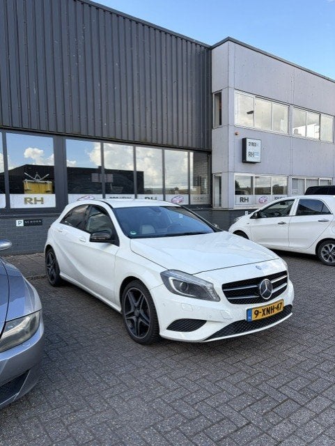 Mercedes-Benz A-Klasse 180 Ambition | CAMERA | CRUISE | STOE, Auto's, Mercedes-Benz, Voorwielaandrijving, Stof, Gebruikt, 4 cilinders