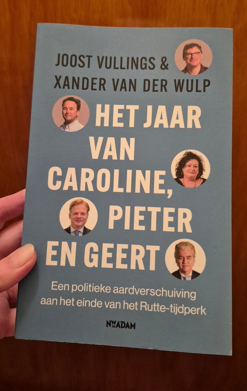 Het Jaar van Caroline, Pieter en Geert, Gelezen, Ophalen of Verzenden, Joost Vullings, Xander van der Wulp, Politiek en Staatkunde