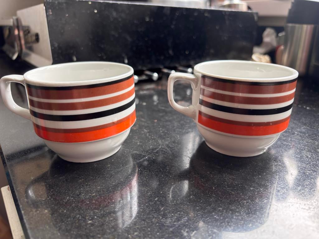 Set van 2 gestreepte Monopoli koffie/theekopjes van, Gebruikt, Keramiek, Ophalen of Verzenden, Overige stijlen