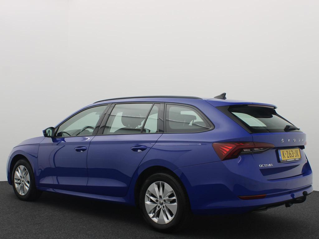 Skoda Octavia Combi 1.0 e-TSI Business Edition AUTOMAAT / TR, Auto's, Stof, Gebruikt, Euro 6, Blauw