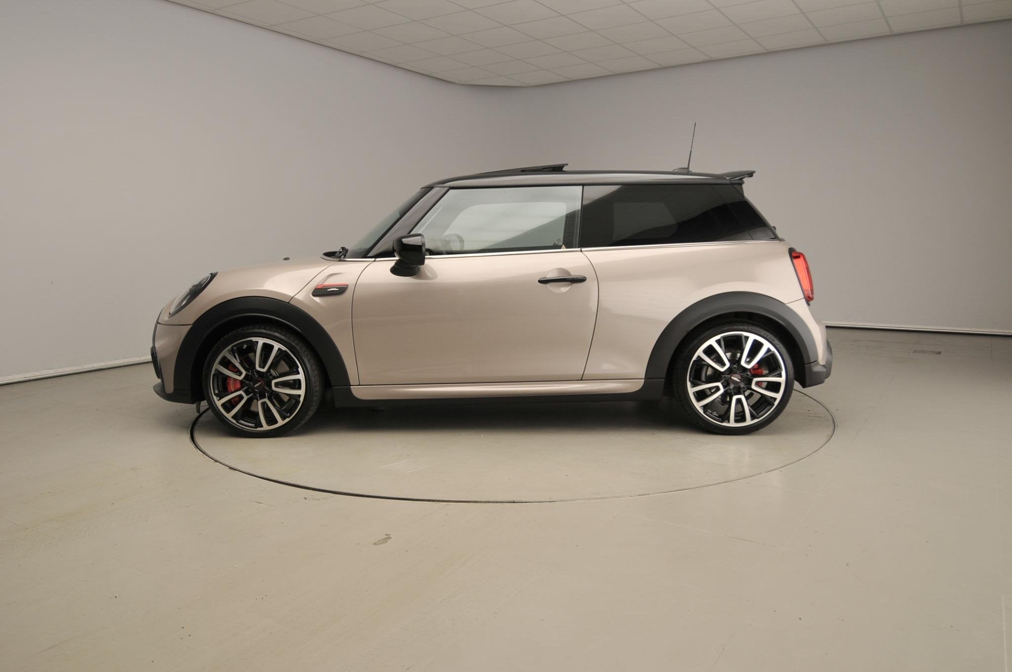 MINI 3-Deurs 2.0 John Cooper Works Essential | Harman-Kardon, Auto's, Gebruikt, 4 cilinders, 4 stoelen, Bedrijf
