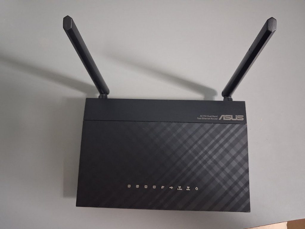 ASUS RT-AC51U – WiFi Router met DD-WRT Firmware, Computers en Software, Routers en Modems, Ophalen of Verzenden, Zo goed als nieuw