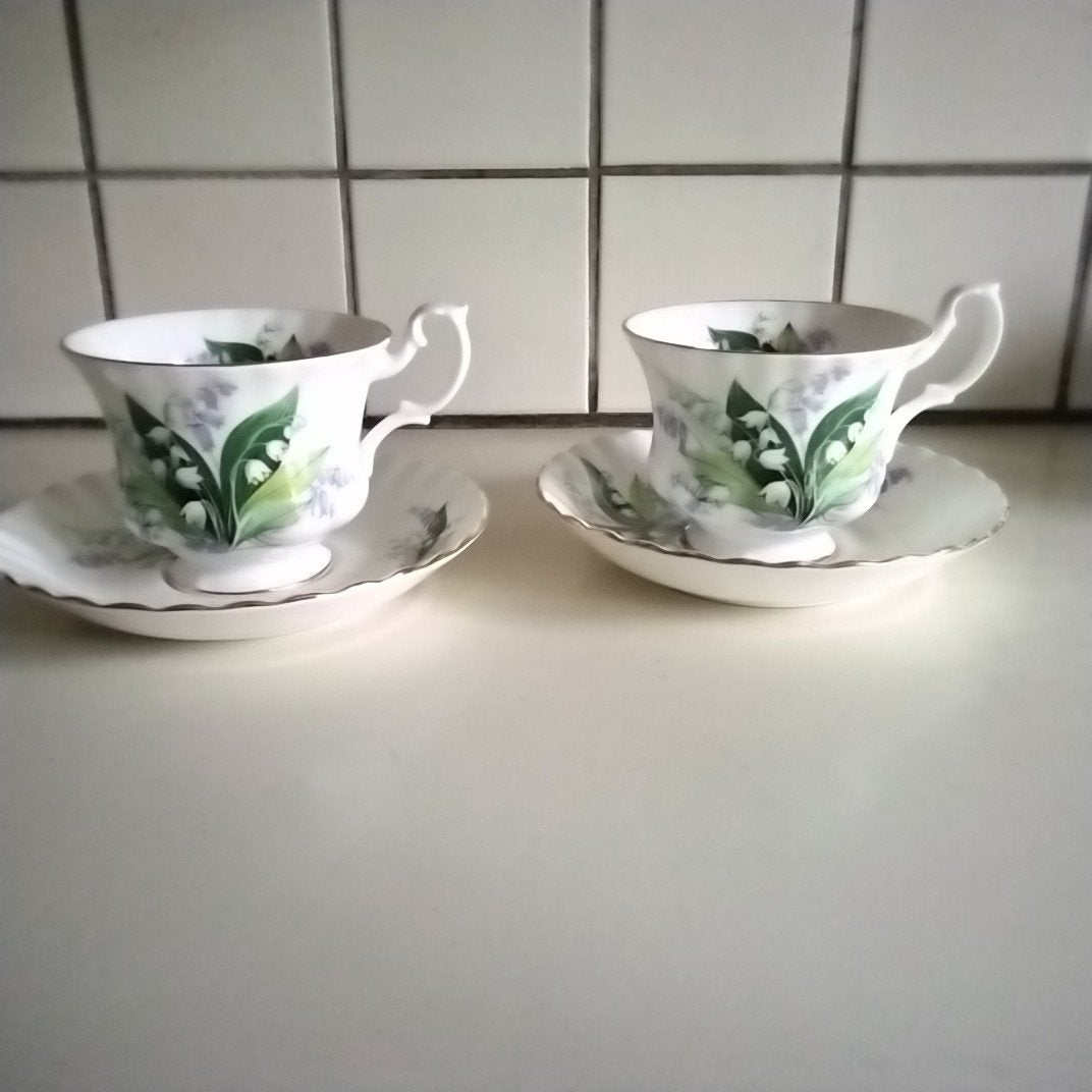 2 royal albert kop en schotels cheverell en 1  memory  lane, Huis en Inrichting, Keuken | Servies, Ophalen of Verzenden, Zo goed als nieuw