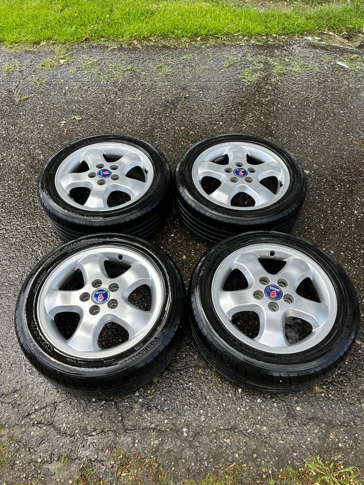 Saab 9-3/9-5 velgen 16 inch Vredestein zomerbanden, Ophalen, Saab