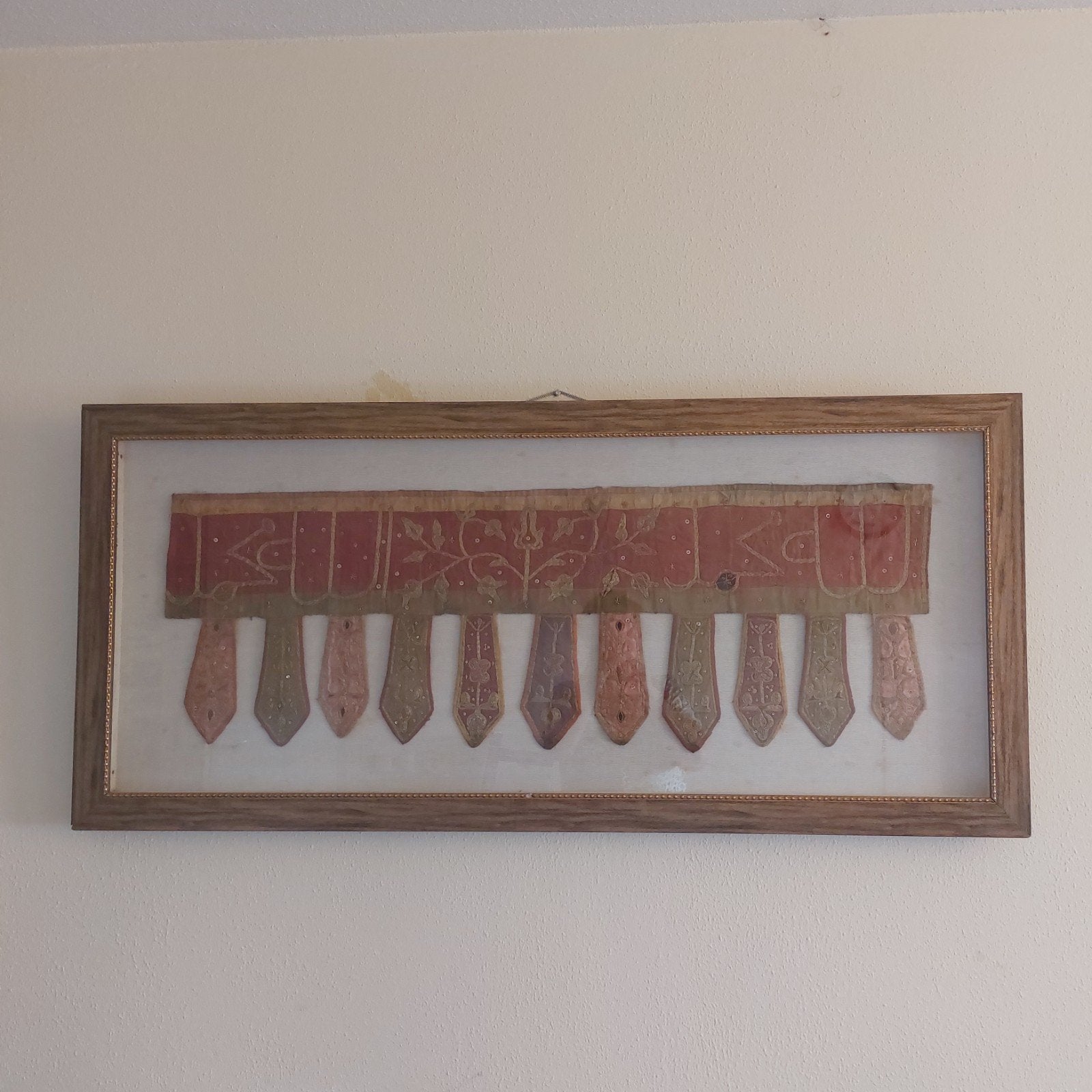 Ingelijst antiek textiel uit West Sumatra, Ophalen