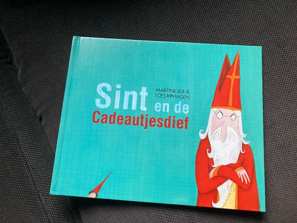 🎁 Martine Bijl & Loes Riphagen - Sint en de Cadeautjesdief, Ophalen of Verzenden, Zo goed als nieuw, Fictie algemeen