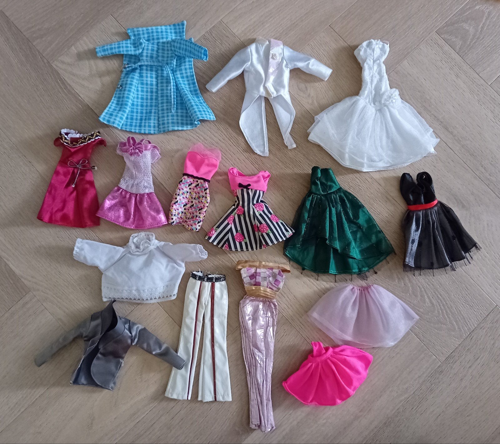 Set vintage Barbie kleding/ jurkjes, Ophalen of Verzenden, Gebruikt, Barbie