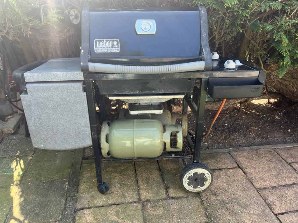 Weber has BBQ paar keer gebruikt met gas ballonnen, Ophalen of Verzenden, Zo goed als nieuw