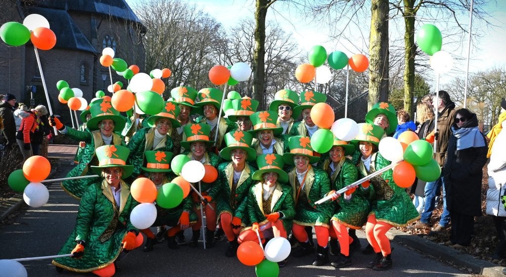 Prachtige kleding voor grote loopgroep carnaval, Ophalen, Carnaval, Maat 46/48 (XL) of groter, Zo goed als nieuw