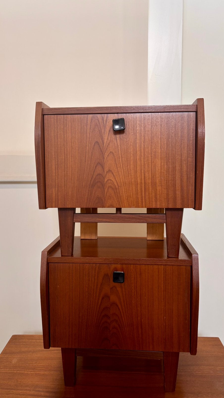 Twee Vintage Nachtkastjes Jaren 70 met gratis Tafeltje, Ophalen