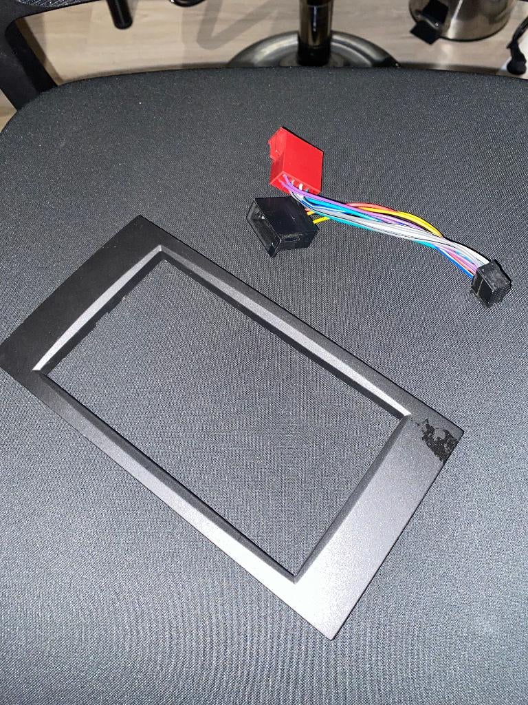 Ford C-max frontje 2DIN + Kabelboom radio, Auto diversen, Autoradio's, Ophalen of Verzenden