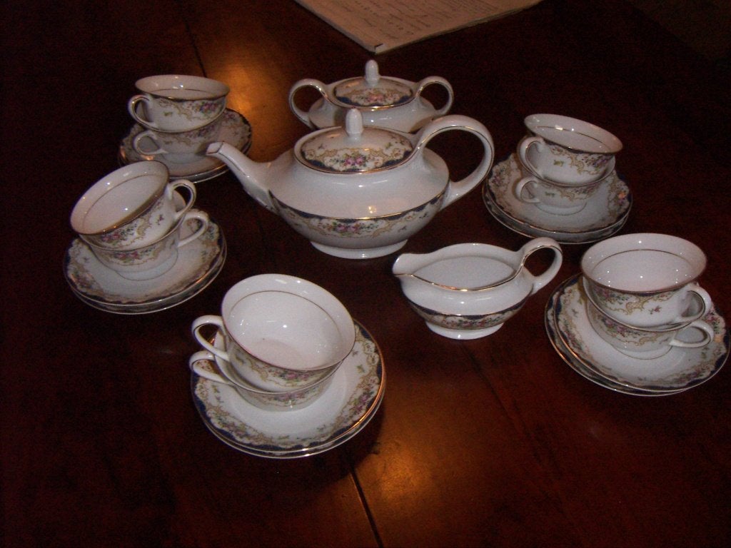 Compleet porselein theeservies jr.ca.1900.Gemerkt : P.S.A.G., Ophalen of Verzenden