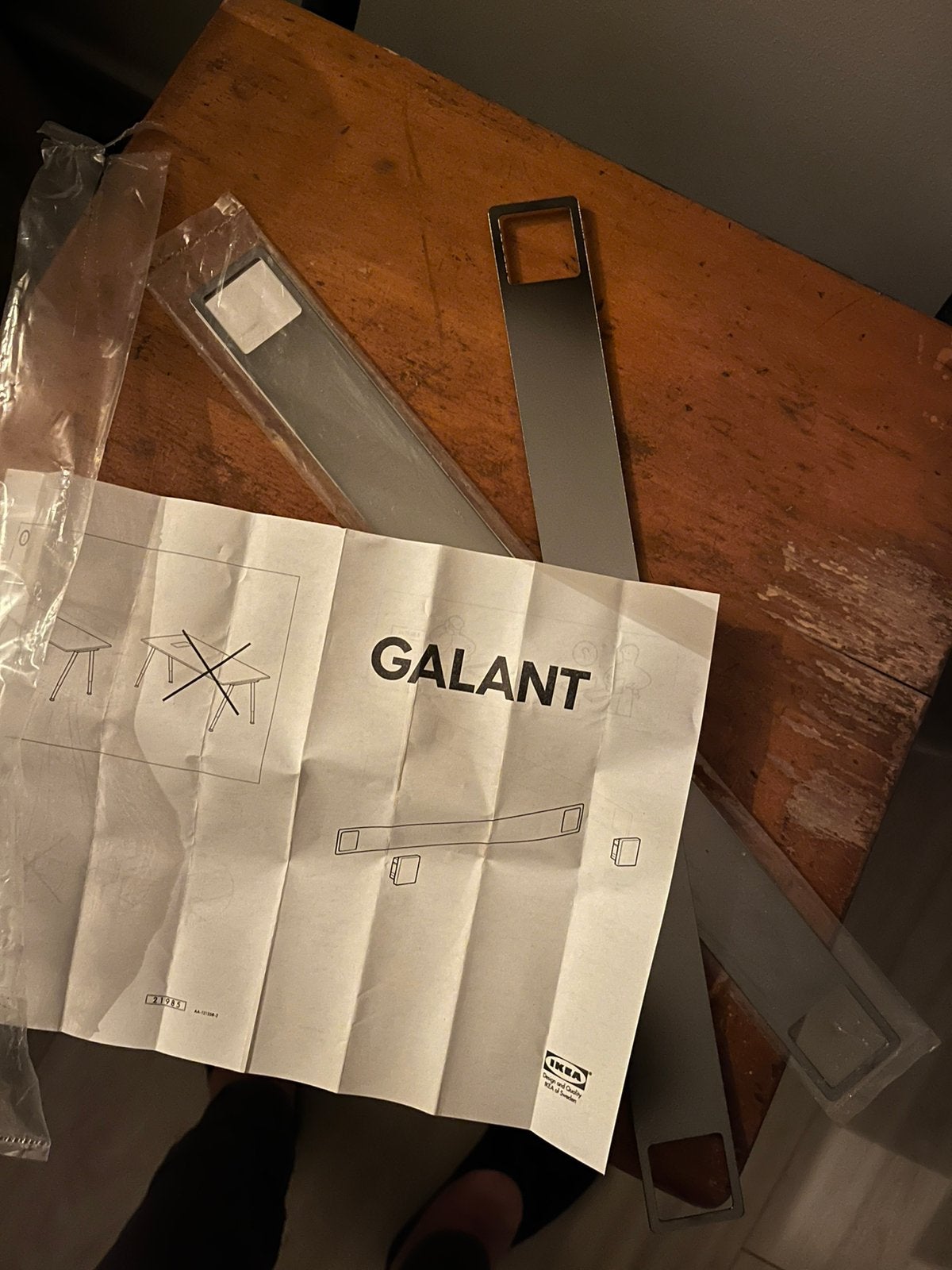 Galant strips Ikea bureau, Ophalen of Verzenden, Zo goed als nieuw