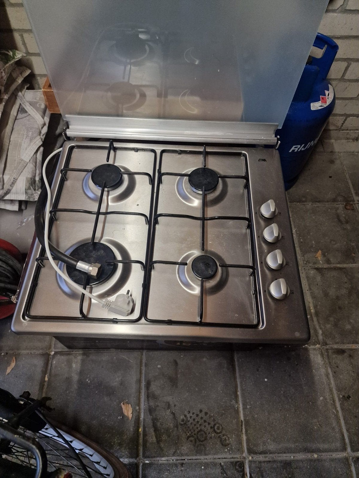 Zo goed als nieuwe 4-pits gasfornuis met glazen deksel, Witgoed en Apparatuur, Ophalen, 4 kookzones, Zo goed als nieuw, Gas