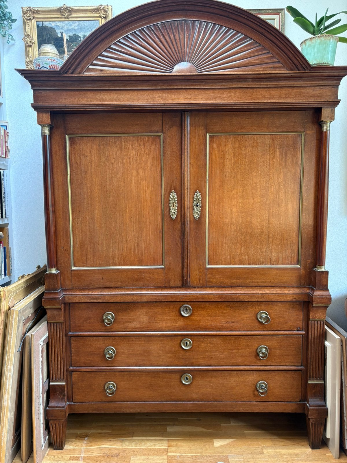 Antiek Drenths/Gronings kabinet met zonnekap, Antiek en Kunst, Ophalen of Verzenden