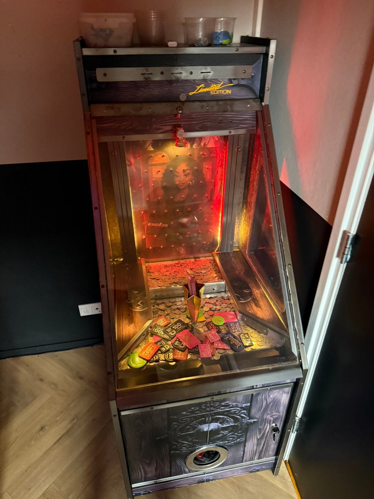 Unieke zelfgebouwde Push Coin Machine – Limited Edition, Overige munten, Ophalen, Gebruikt