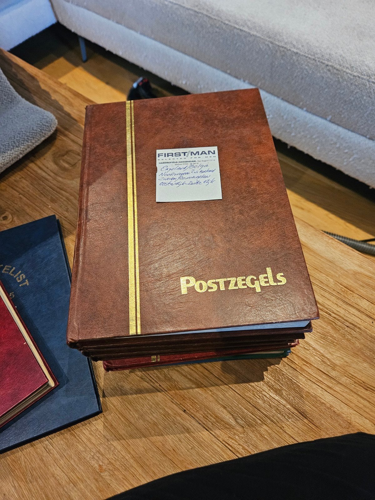 7 postzegelalbums met diverse postzegels, Ophalen of Verzenden, Nederland en Buitenland