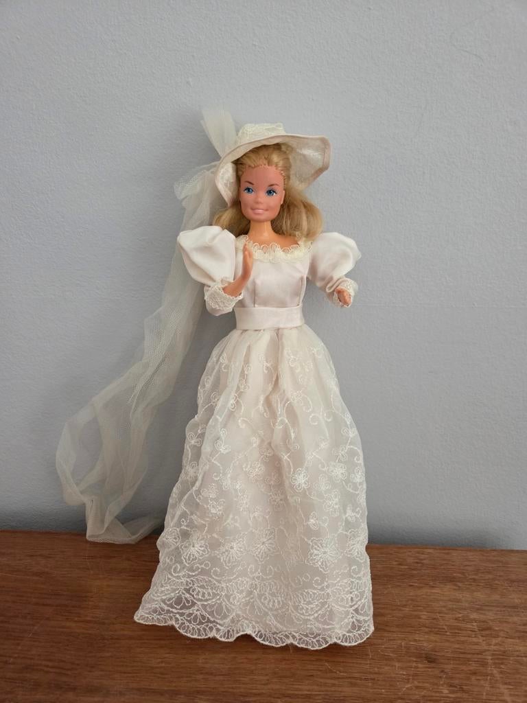 vintage barbie romantic wedding #3102, Verzamelen, Poppen, Verzenden, Zo goed als nieuw, Kleertjes
