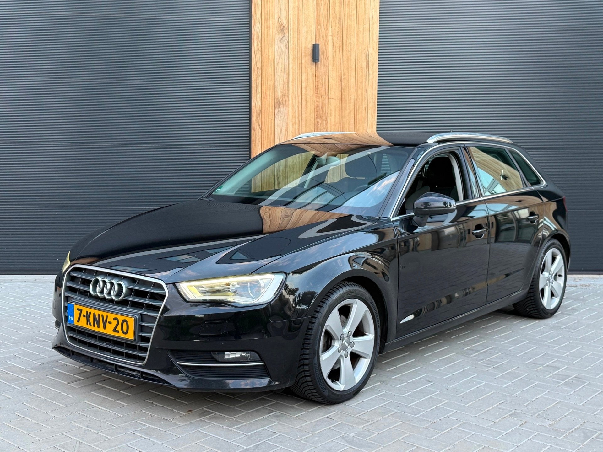 Audi A3 Sportback 2.0 TDI 150PK Pro Line plus (bj 2013) XENO, Auto's, Voorwielaandrijving, Euro 5, Stof, Gebruikt