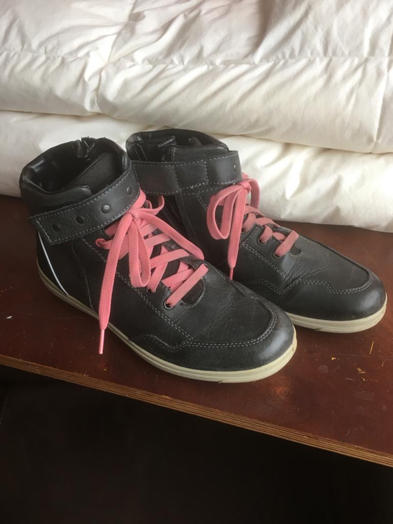 Falco motorlaarzen/sneakers - Zwart met roze veters, Motoren, Kleding | Motorkleding, Ophalen of Verzenden, Tweedehands, Dames