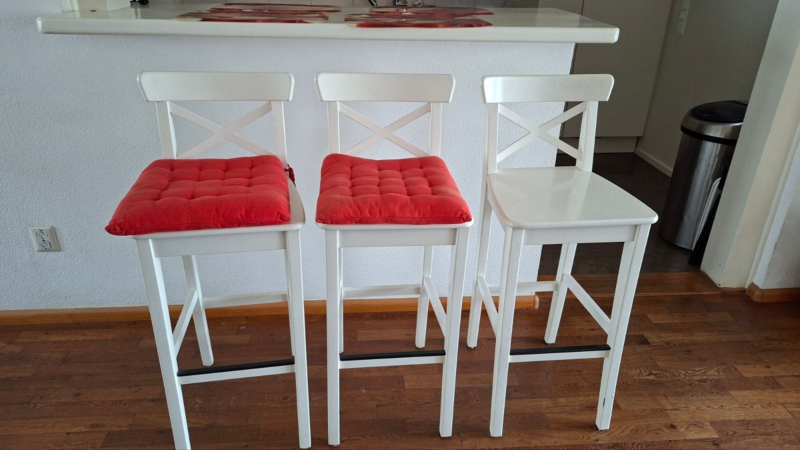 4 witte houten barkrukken, Huis en Inrichting, 4 krukken, Ophalen, Zo goed als nieuw, Hout