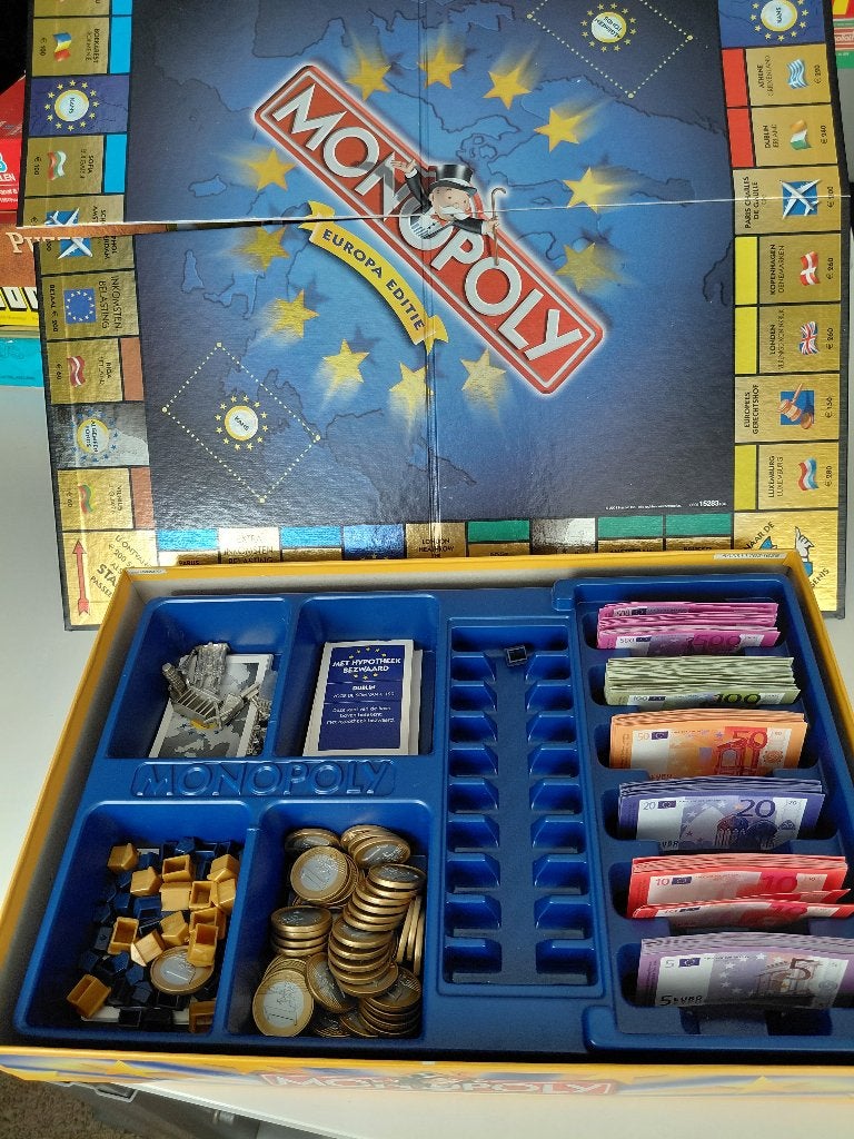Monopoly Europa editie, Vijf spelers of meer, Ophalen of Verzenden, Zo goed als nieuw, Hasbro