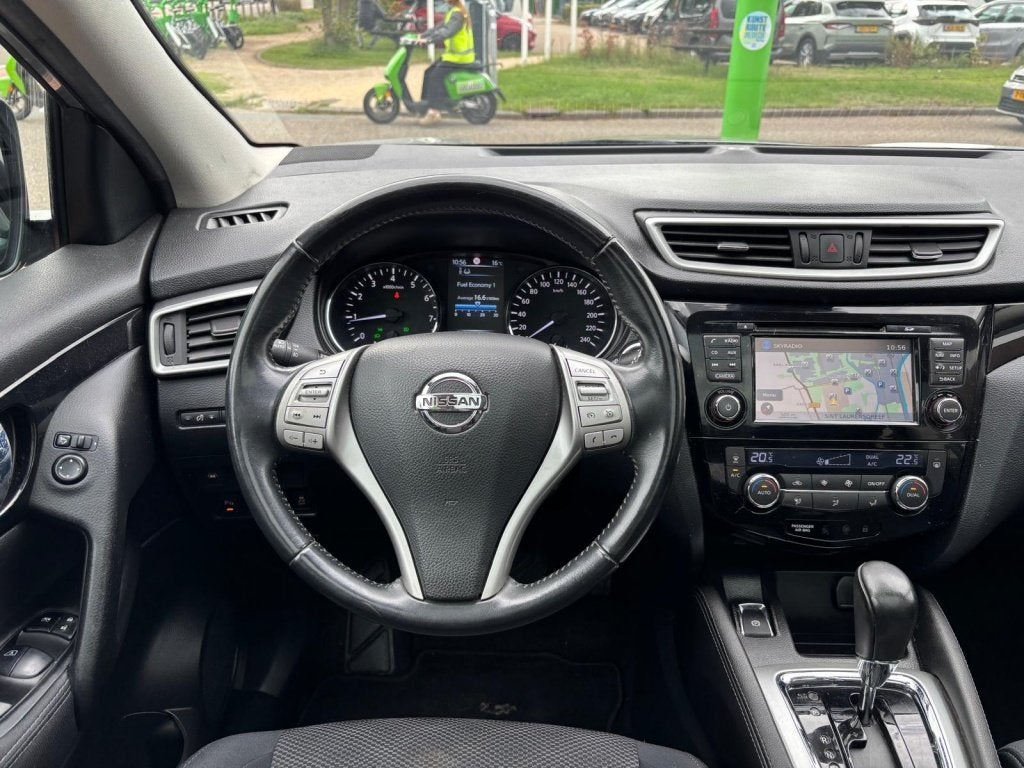 Foto 3 van Nissan QASHQAI 1.2 Connect Edition camara navi pano airco